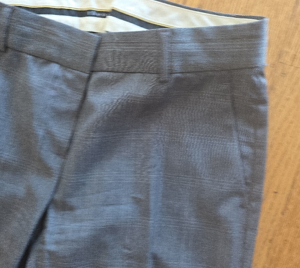 ๐Theory Light Wool Pants in Light Plaid Gray - Picture 8 of 12
